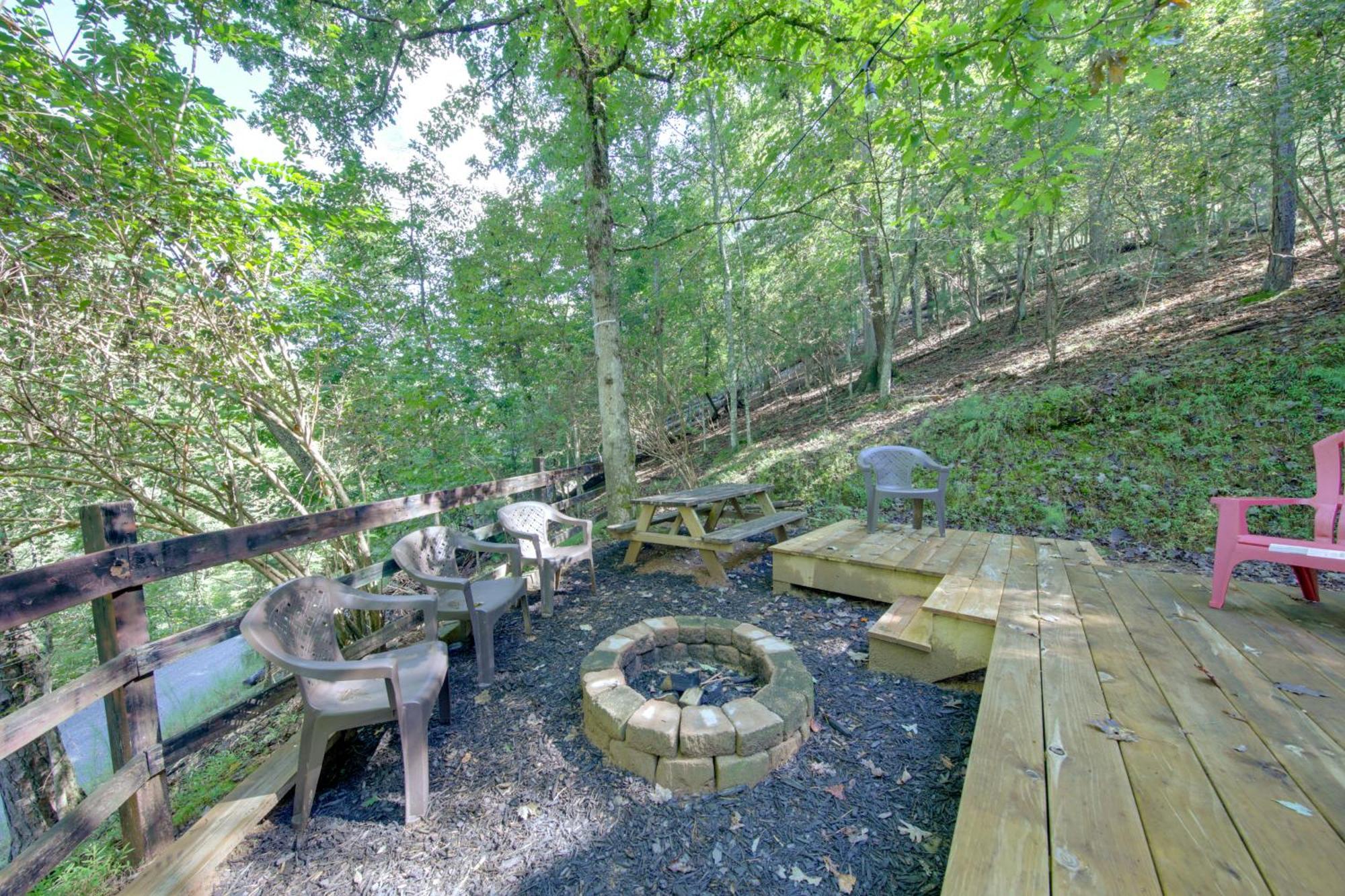 Pet-Friendly Ellijay Cabin In The Woods On 1 Acre!ヴィラ エクステリア 写真